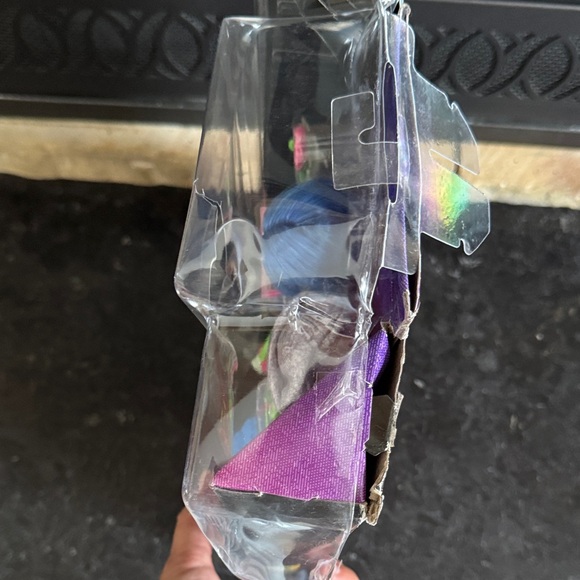 Monster High Ghoulia Yelps Doll with Blue Hair and Pink Skirt - Picture 3 of 3